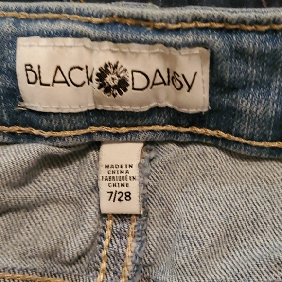 Distressed jean shorts - Picture 2 of 3